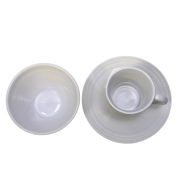 Chantilly White Graphic Studio Nova Embossed Dinnerware 4-Piece Place Setting - Picture 3 of 5